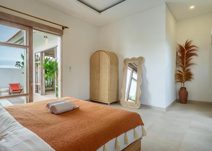 Bambola - Spacious Patio With Large Private Pool